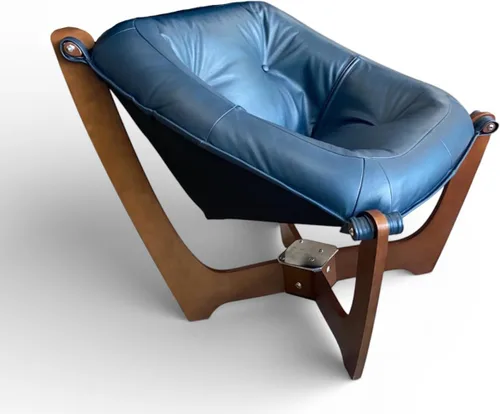 Vista 5 de IMG Luna - Silla de piel negra con respaldo bajo, color negro Prime P301 con madera de espresso