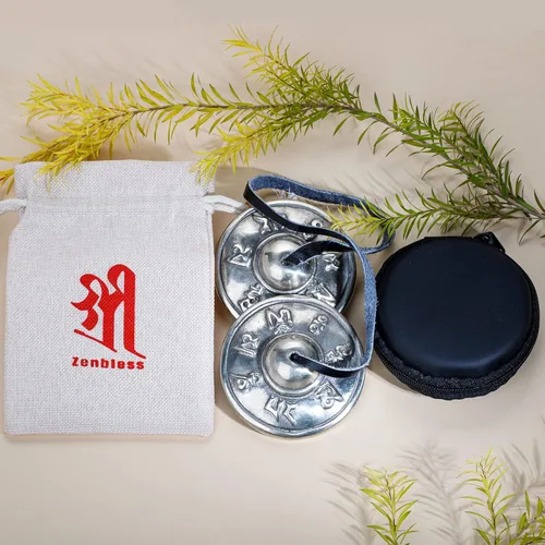 Vista 2 de ZenBless Platillos tibetanos Tingsha 2 piezas, con caja de almacenamiento y funda de tela, campanas de meditación sánscrito de latón blanco