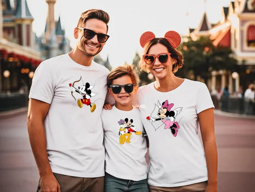 Vista 3 de Mickey y Minnie in Love - Camisa de Mickey con diseño de ángel y amor, camiseta Eros Mickey, camisas de Disney para mujer, camisa para el día de San