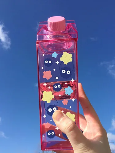 Vista 2 de TeesAndTankYou Botella de agua de cartón de leche de Soot Sprites 16.9 fl oz 16.9oz transparente