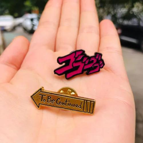 Vista 7 de JJBA JoJo Broche y alfileres esmaltados 'To Be Continued' Kujo Jotaro Hat Cosplay Golden Hombres, Mujeres y Niños