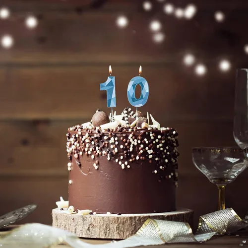 Vista 7 de Nuanchu Velas de cumpleaños número 10 en forma de diamante 3D Velas numerales para pastel de cumpleaños Decoración temática para horneado familiar