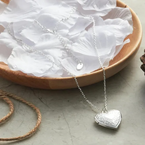 Vista 4 de Philip Jones Medallón de corazón chapado en plata, chapado en plata, No es una piedra preciosa
