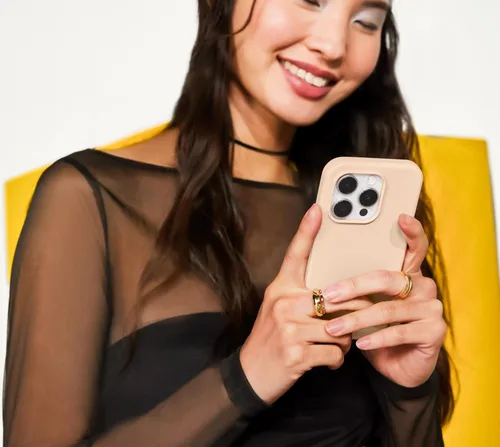 Vista 6 de OtterBox Funda Serie Symmetry+ para iPhone 16e, iPhone 15, iPhone 14 y iPhone 13 (SOLAMENTE), Se Acopla a MagSafe, Ultra-Elegante, Bordes Elevados