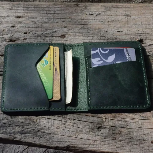 Vista 3 de Billetera de cuero minimalista hecha a mano para hombre, diseño de flores marrones