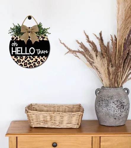 Vista 6 de Letrero con texto en inglés "Hello There" para puerta delantera, letrero de bienvenida para puerta de entrada, corona de madera redonda rústica