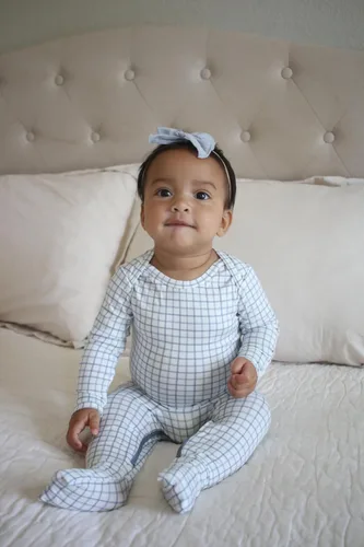 Vista 20 de GUNAMUNA Pijama unisex convertible ultrasuave para bebé, mameluco con cremallera para pañales, recién nacido a 24 meses
