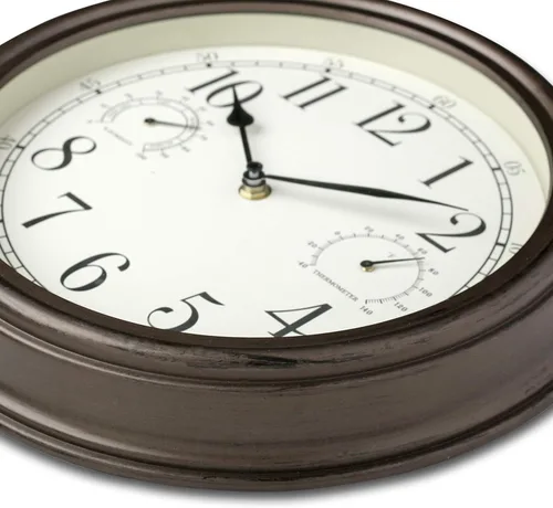 Vista 2 de Westclox Reloj de pared para interiores y exteriores con medidores de temperatura y humedad, resistente a la intemperie, precisión de cuarzo Bronce