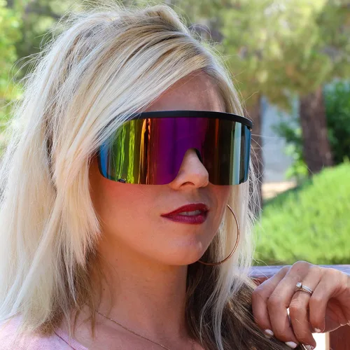 Vista 4 de Gafas de sol impecables unisex de gran tamaño con lentes espejadas, montura negra mate