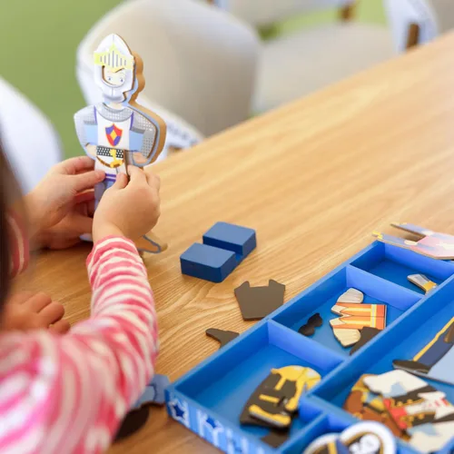 Vista 8 de Figura magnética para vestir, de Melissa & Doug