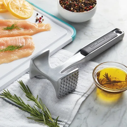 Vista 7 de KitchenAid Ablandador de carne gourmet de múltiples caras para golpear carnes, nueces, mariscos, etc., agujero para colgar para un fácil