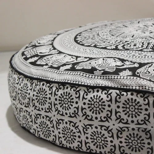 Vista 2 de Funda de almohada grande con mandala indio, funda de almohada decorativa india con mandala indio, bohemio, otomano, pufs con pompones, funda