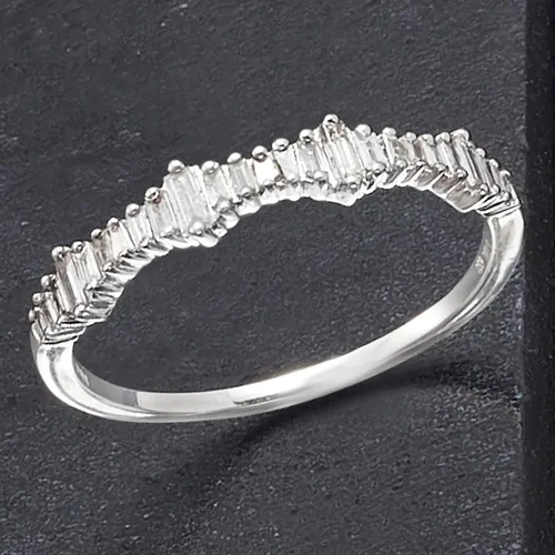 Vista 5 de Ross-Simons Anillo de diamante baguette de 0,20 quilates en oro de 14 quilates