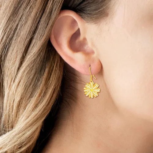 Vista 4 de Dreamboat Aretes de flores para mujeres y niñas, chapados en oro de 18 quilates, aretes colgantes de flores, para aniversario, fiesta de cumpleaños