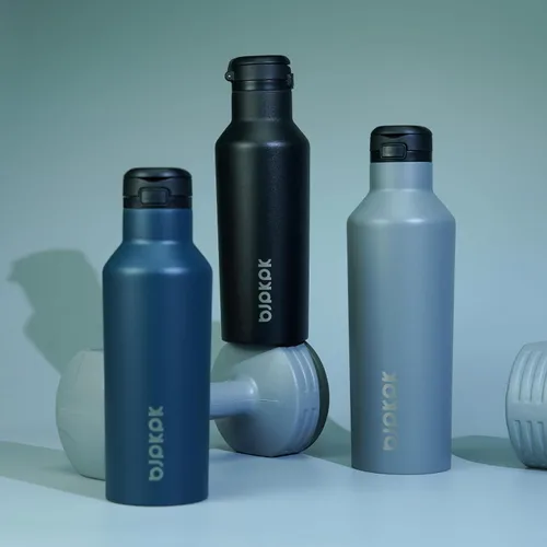 Vista 5 de BJPKPK Botella de agua aislada con pajilla, botellas de agua de acero inoxidable de 17 onzas con 2 tapas y asa de transporte, botella térmica