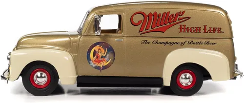 Vista 2 de Auto World 1951 GMC Delivery Truck Miller High Life con resina Miller Girl Figura 1:25 a escala fundida a presión