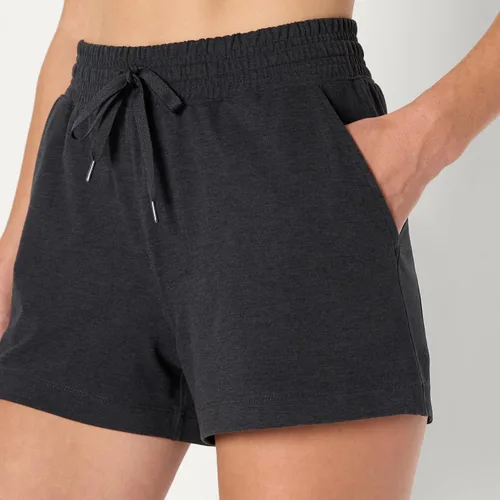 Vista 4 de Amazon Essentials Pantalones cortos de rendimiento suave para mujer con entrepierna de 3.5 pulgadas