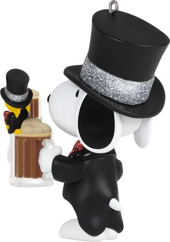 Vista 2 de Hallmark Keepsake Adorno de Navidad 2022, Peanuts Spotlight en Snoopy Edición Especial 25 Aniversario