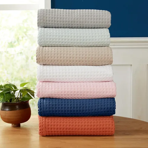Vista 6 de Manta de cama 100% algodón con tejido waffle Suave, transpirable y ligera para todas las estaciones Perfecta para superponer Colección Brielle