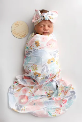 Vista 8 de Manta elástica con estampado floral para recién nacido, con diadema a juego (azul y rosa) Baby Grils Receiving Blanket with Name Card Stretch Wrap