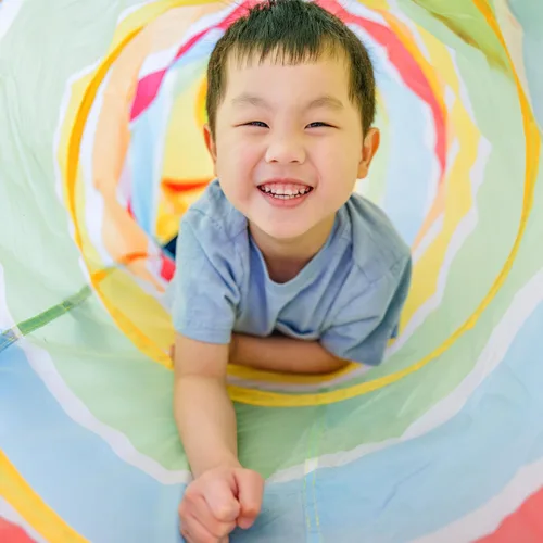 Vista 3 de Melissa & Doug Giddy Buggy - Túnel de gateo