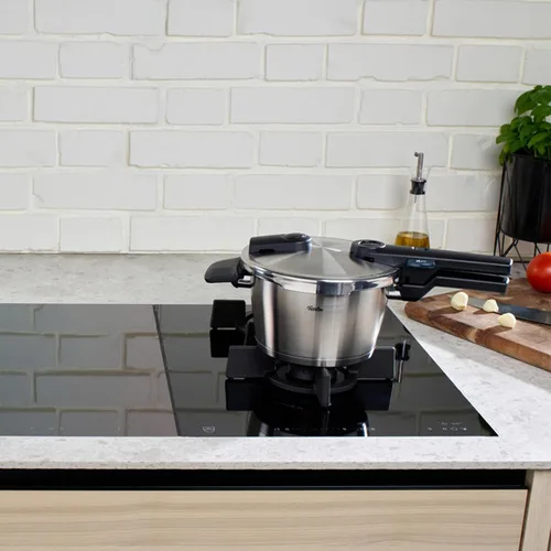 Vista 4 de Fissler Vitaquick - Olla a presión premium, 2.6 cuartos de galón con inserto de vapor y trípode