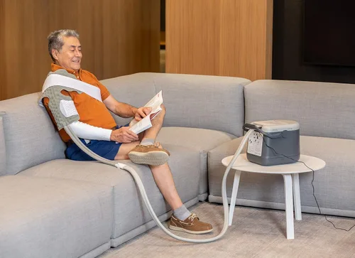 Vista 6 de Cold Rush Máquina de hielo de terapia compacta - Sistema de crioterapia para aliviar el dolor y compresión fría - Poscirugía y recuperación
