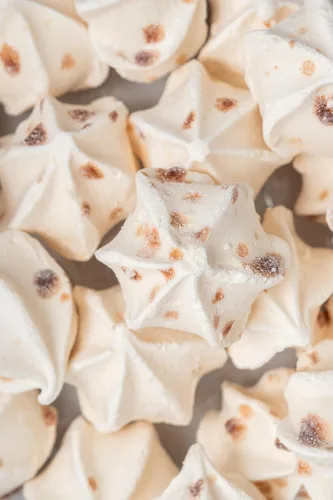 Vista 8 de Krunchy Melts Galletas originales de merengue Sabor S'mores Solo 90 calorías por porción Sin grasa, sin gluten, sin lácteos (4 onzas)