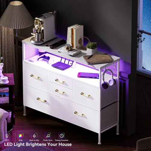 Vista 12 de Cómoda blanca YILQQPER para dormitorio, soporte de TV con 6 cajones, cómoda de dormitorio con enchufes de corriente y luz LED, cómodas de tela