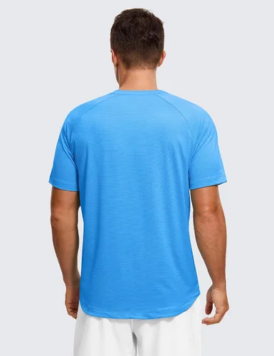 Vista 2 de CRZ YOGA Camisetas atléticas ligeras para hombre que absorben la humedad, camiseta de entrenamiento para correr, manga corta, camisetas de gimnasio