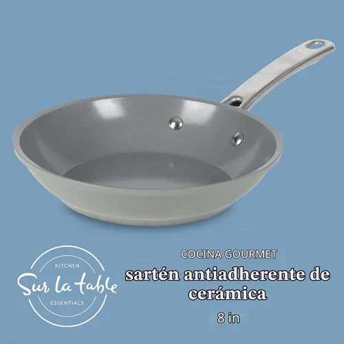 Vista 2 de Sur La Table Kitchen Essentials - Sartén de 8 pulgadas, sin PFA, de cerámica, de titanio, antiadherente, de aluminio forjado, color verde