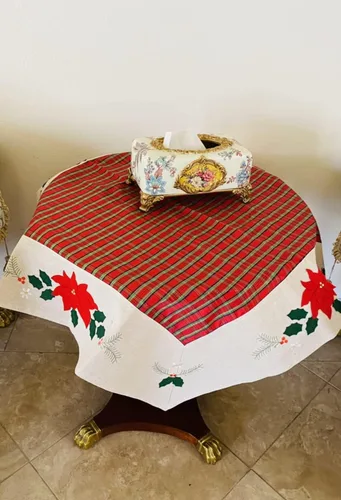 Vista 2 de AMT - Mantel de lino bordado de Navidad con diseño elegante (36 x 36 pies cuadrados/redondo)