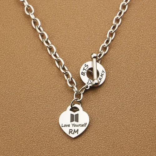 Vista 4 de ARETIS Kpop Bangtan - Collar de regalo para niños Be the best J-HOPE JIMIN JIN JK RM SUGA V Collar Bangtan Boys Lover Jewelry Regalo para niños fans