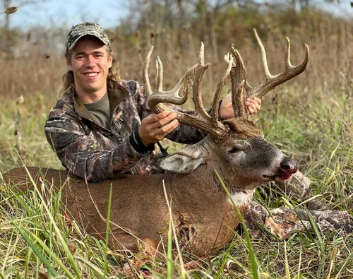 Vista 7 de The KING Company-Monster Calendars - Calendario de pared 2024 de la serie Signature de Monster Bucks & Bulls de 16 meses, tamaño XL, 14 x 22