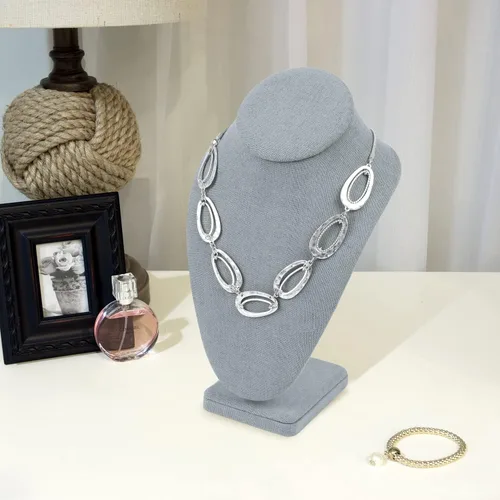 Vista 7 de MOOCA Busto de exhibición de collar de madera cubierta de lino, elegante maniquí de cadena de joyería para collares, 6 38 pulgadas de ancho x 4 18