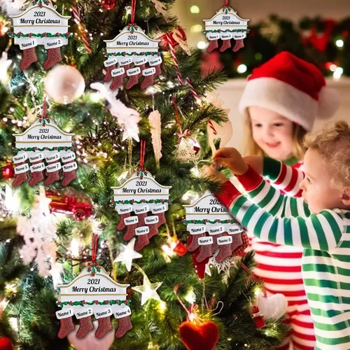 Vista 7 de Amlion Adornos personalizados de cerámica para calcetines de Navidad, familia de 2 a 8, nombres personalizados, estilo tradicional, ocasión