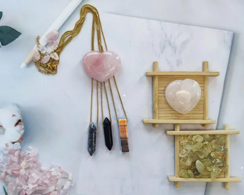 Vista 2 de XIANNVXI 4 collares de cadena chapados en oro de 14 quilates con piedra de cristal para hombres y mujeres, amatista, obsidiana, ojo de tigre