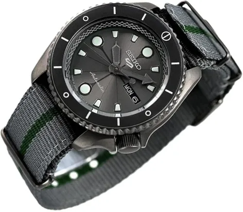 Vista 4 de Seiko 5 Sports Boruto Naruto Reloj automático Shikamaru SRPF75K1 Gris Reloj deportivo