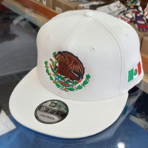Vista 2 de Escudo mexicano y logotipo de la bandera en un sombrero Snapback 9Fifty de Nueva Era