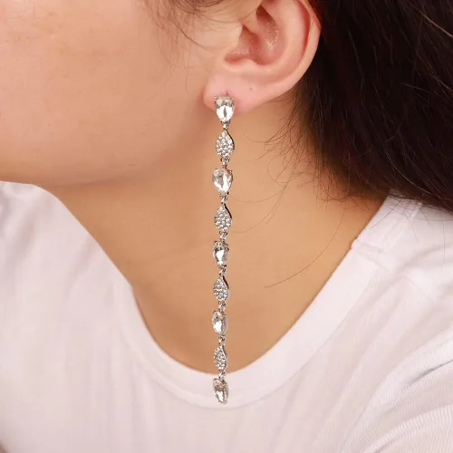 Vista 2 de Kercisbeauty Pendientes de araña dorados con diamantes de imitación negros, aretes colgantes con flecos, joyería para mujeres y niñas, joyería