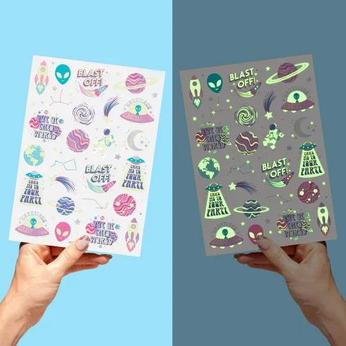 Vista 5 de xo, Fetti Space + Planets - Tatuajes temporales que brillan en la oscuridad para niños, 50 piezas, suministros de fiesta de cumpleaños