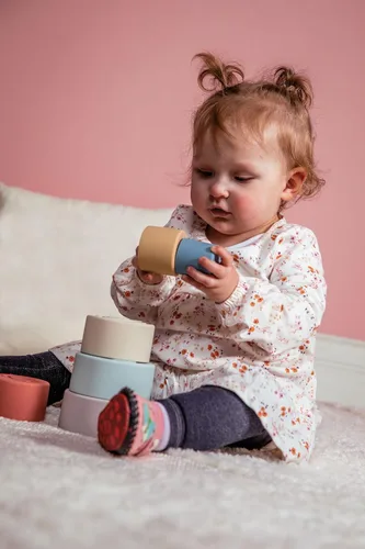 Vista 6 de Mary Meyer Vasos apilables de silicona para bebés y niños pequeños, regalos preescolares de 6 meses, 11 pulgadas, animales