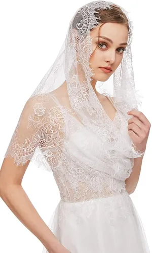 Vista 3 de Mantilla Veil Latin Mass Head Cover Spanish Style Lace Tradicional Vintage Inspirado Infinity Forma (blanco), Blanco