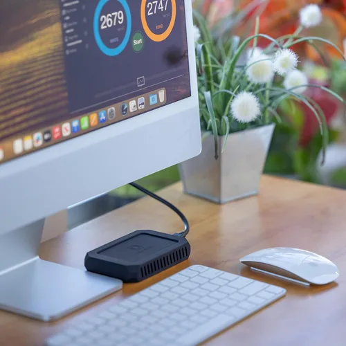 Vista 6 de Oyen Digital U34 Bolt 1TB (USB4 40Gbps) NVMe Thunderbolt 4 (USB-C) SSD portátil, hasta 2800MB/s