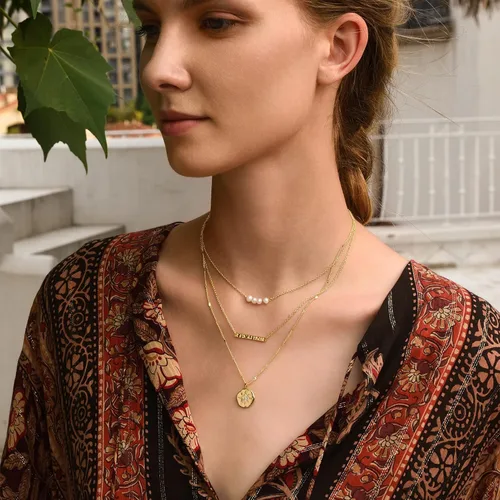Vista 2 de KISMIURRA Collar de oro en capas para mujer, chapado en oro de 18 quilates, delicado collar apilado, regalo de joyería para mujeres y niñas, Cobre