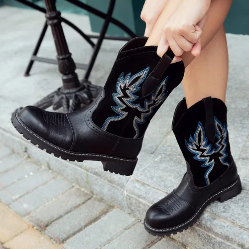 Vista 2 de Hawkwell Botas vaqueras occidentales de media pantorrilla para mujer, punta redonda, bordadas a la moda