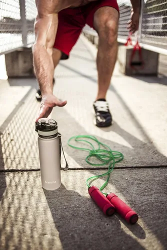 Vista 5 de Brimma Botella de agua deportiva de alta calidad con tapa superior abatible a prueba de fugas, plástico Tritan ecológico y sin BPA, imprescindible