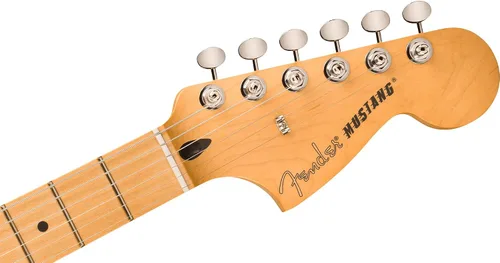 Vista 6 de Fender Player II Mustang - Paquete de 3 colores Sunburst con bolsa de concierto, correa, cable, paquete de 3 púas y kit de limpieza de guitarra