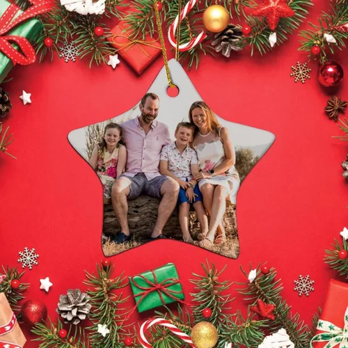 Vista 4 de Design You Own Adorno personalizado con forma de estrella, adorno de cerámica para árbol de Navidad, colgante de porcelana con cuerda dorada