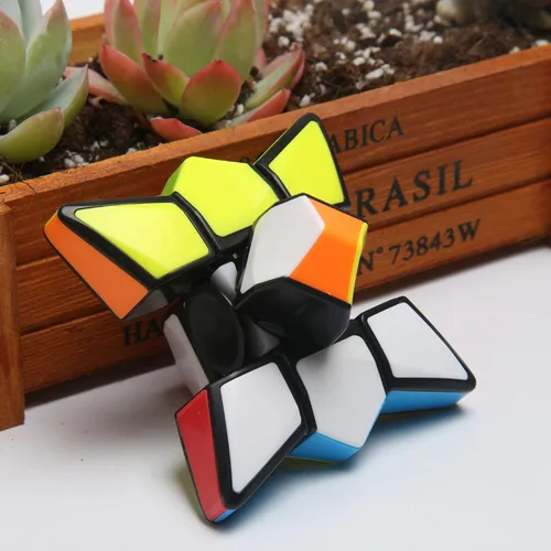 Vista 2 de AHYUAN Spinner Fidget Toy Magic Spinner Cube 1X3X3 Speed Cube 2.8 pulgadas, cubo de disquete sin calcomanías, rompecabezas giratorio 2 en 1